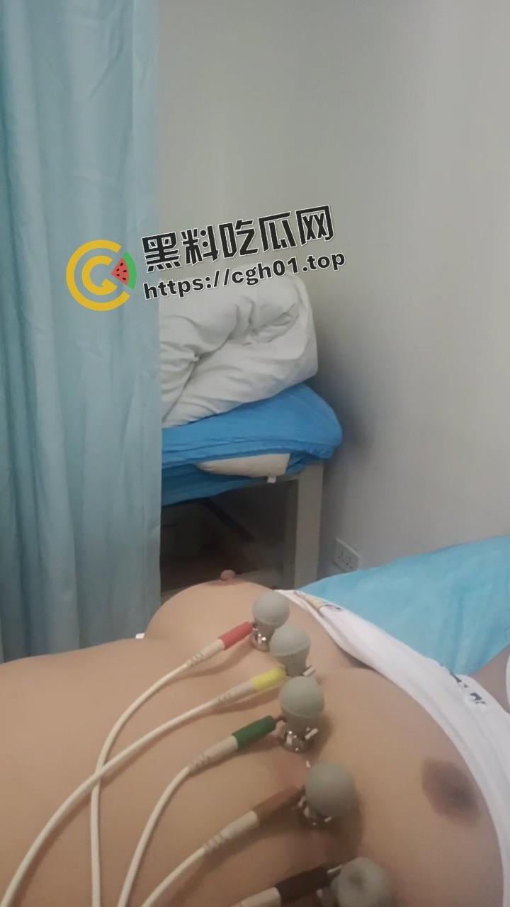 三甲医院妇科医生流出!几十位风骚少妇的心电图检测现场 美乳一览无余 妇科医生这么爽嘛-11