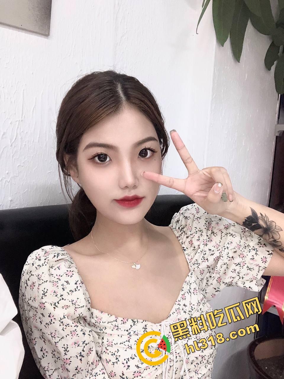 盐城03年大三实习幼师『赵明』下班开房等男友，主动翘臀舔唇女上位骑射，床单湿透全程高能！-3