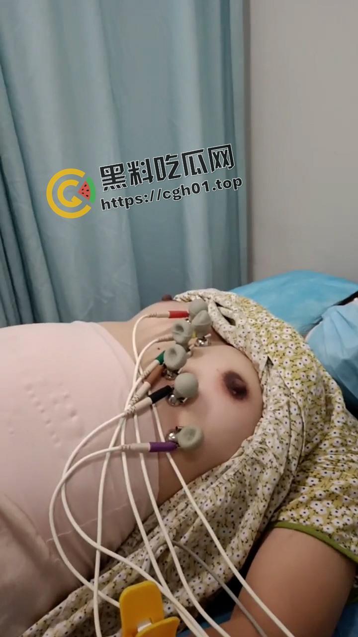 三甲医院妇科医生流出!几十位风骚少妇的心电图检测现场 美乳一览无余 妇科医生这么爽嘛-14