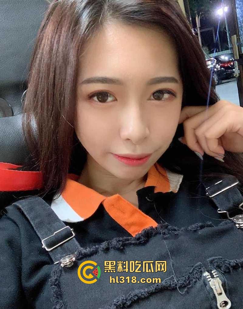 清纯女神【谭慧慧】一对一裸聊视频流出，极品巨乳尤物生间抠逼自慰，粉嫩骚穴特写，母狗本性暴露无遗！-4