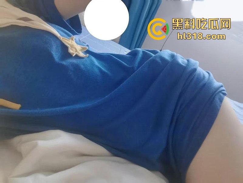 广西职业学院眼镜妹【江洁怡】自慰视频曝光，清纯嫩妹化身反差小骚逼，摸奶露穴淫荡诱惑，嫩出水了！-6