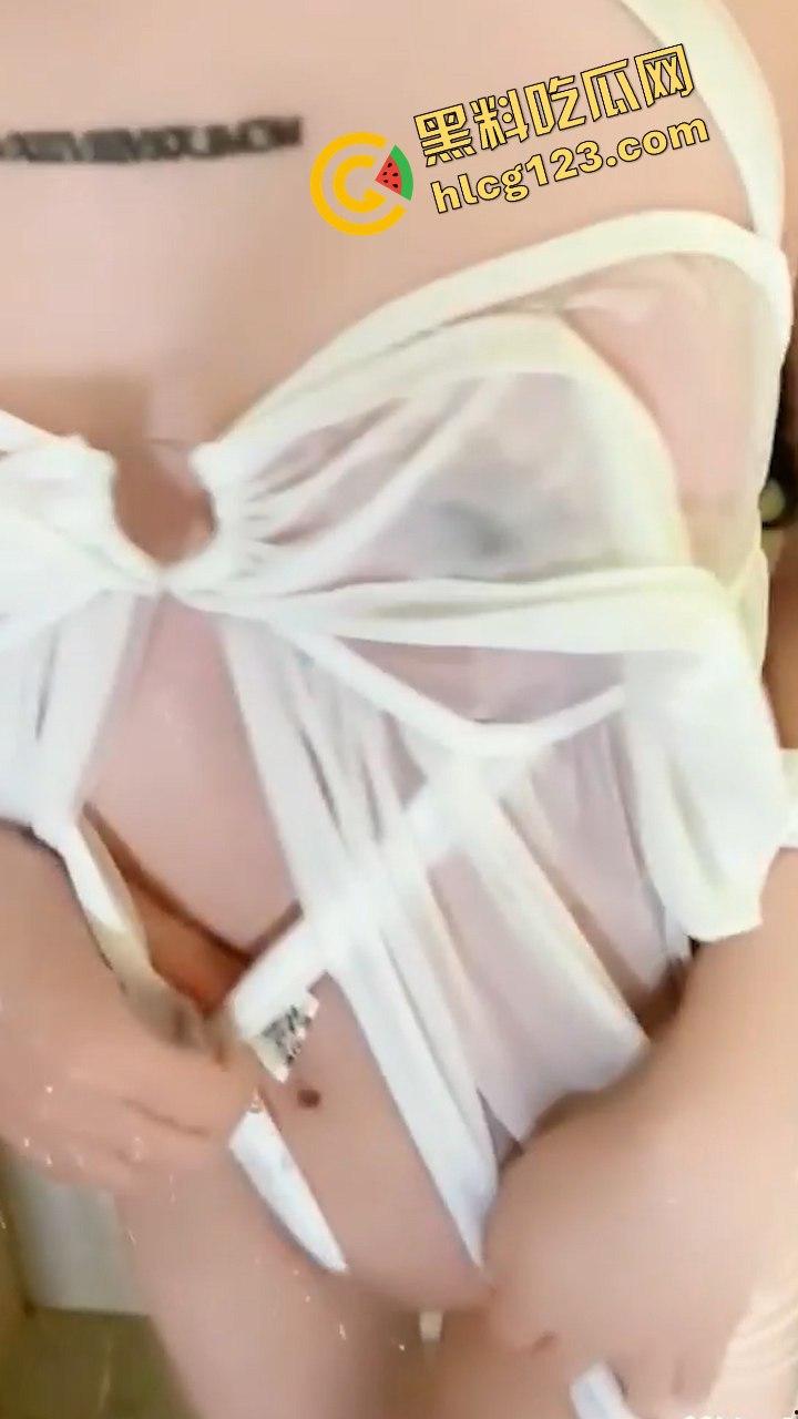 秀人网当红女神谢小蒽浴室内衣秀炸裂!肤白貌美,丰满嫩乳尽显淫荡魅力!-4