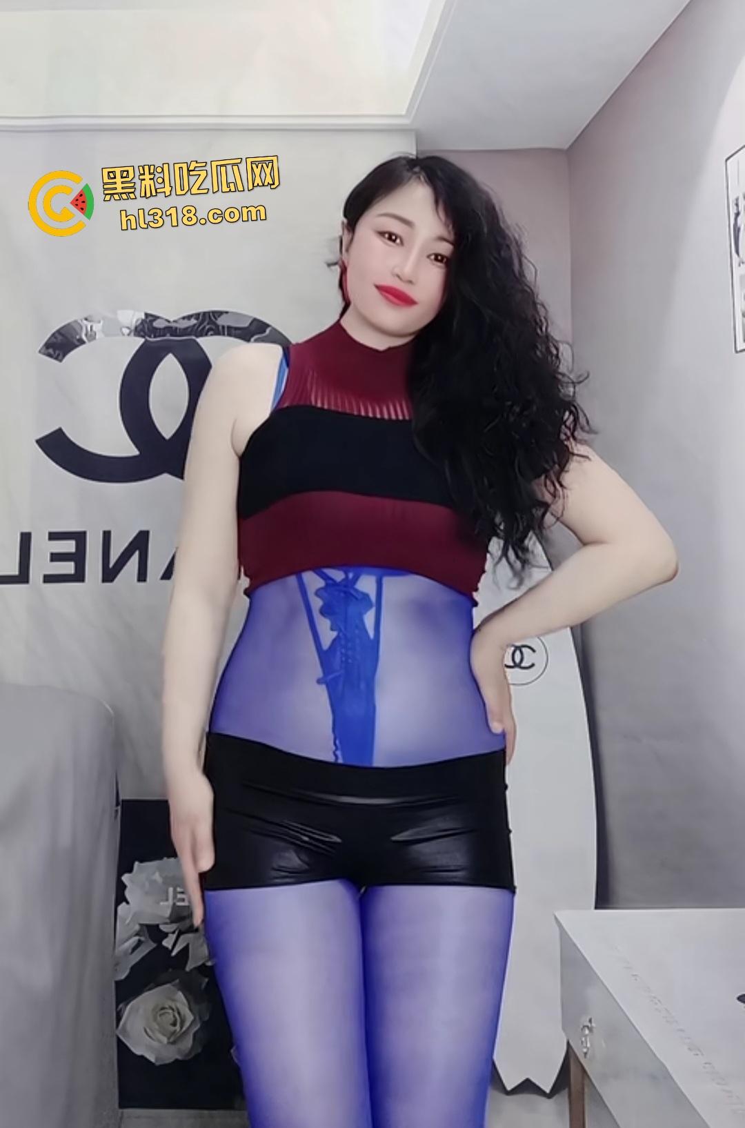 快手【怡怡春思】简介写喜欢舞蹈，实际穿黑丝扣逼揉奶，20厘米高跟虐鸡巴，给金主实施“戒欲疗法”！-2