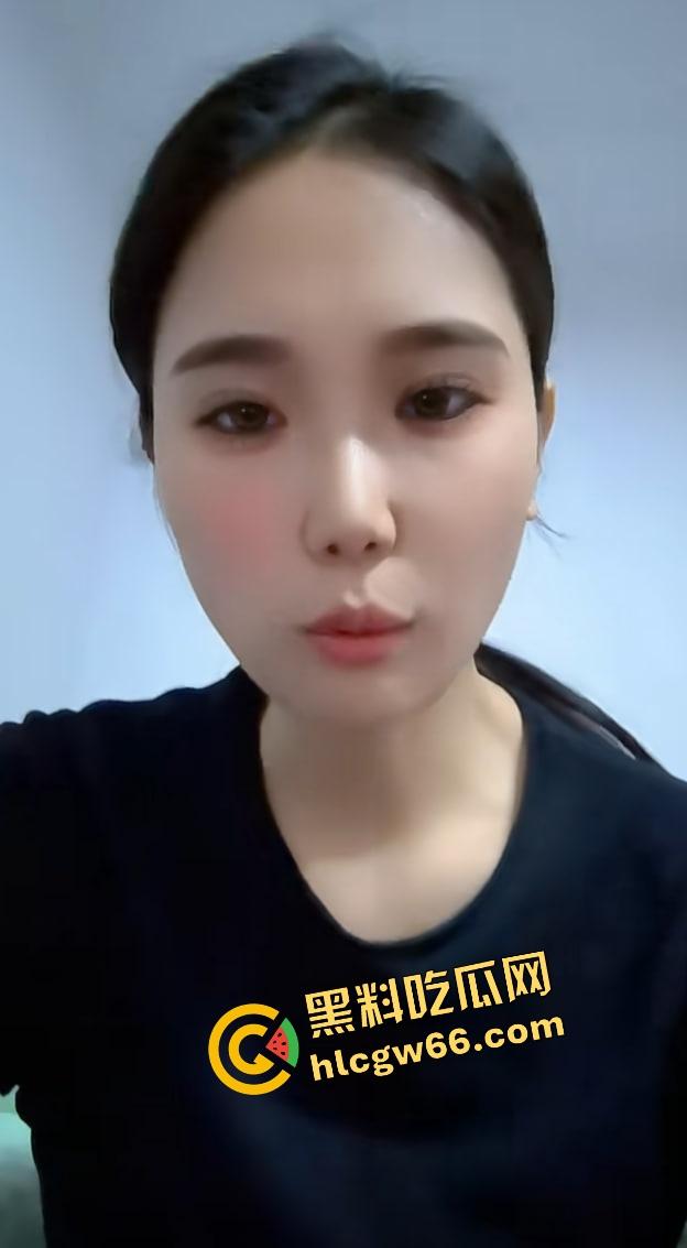 河北邯郸『黑妮儿』凉皮摊不卖凉皮仨老娘们组团开荤,把小伙榨得废了?全城传疯,她本人急忙辟谣!-10