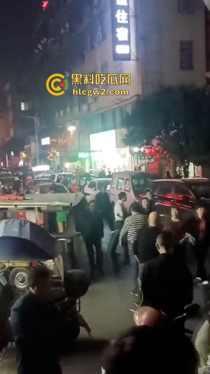 实力坑娃！湖南益阳桃江女子欠20元赌资不给 儿子上门出气却被老板哥哥持刀反杀-8