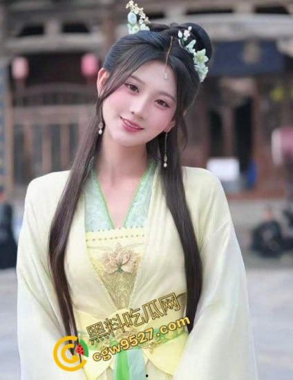 当红短剧女演员杨珊子被潜规则？酒店露脸被操，淫叫声都可射，女神变母狗，粉丝心碎一地！-4