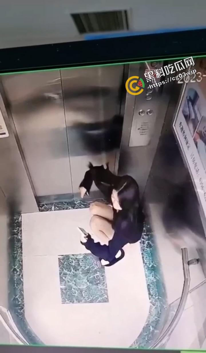 河南驻马店 不文明行为！女子在电梯内排泄 无视监视器淡定离开-4