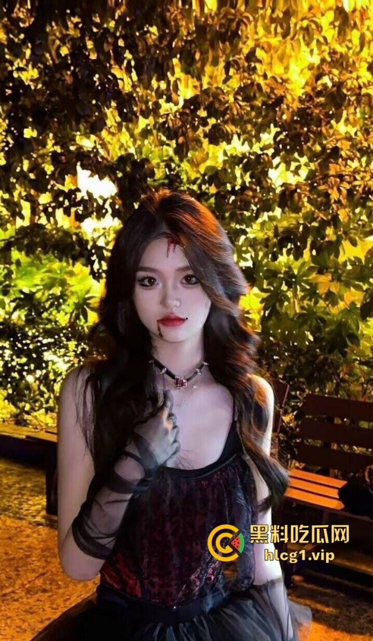 四川传媒大学女神『 林幼薇』的私密视频流出！被绿帽奴男友背后捅刀，鲜花插在牛粪上！-11