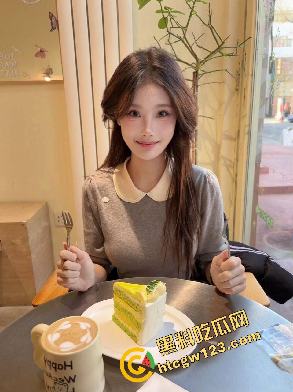 黑丝骚妹车震爽到疯,边开车边自慰喊操我,人来车往照样喷水,主动跳车求操,骚得一匹!-5