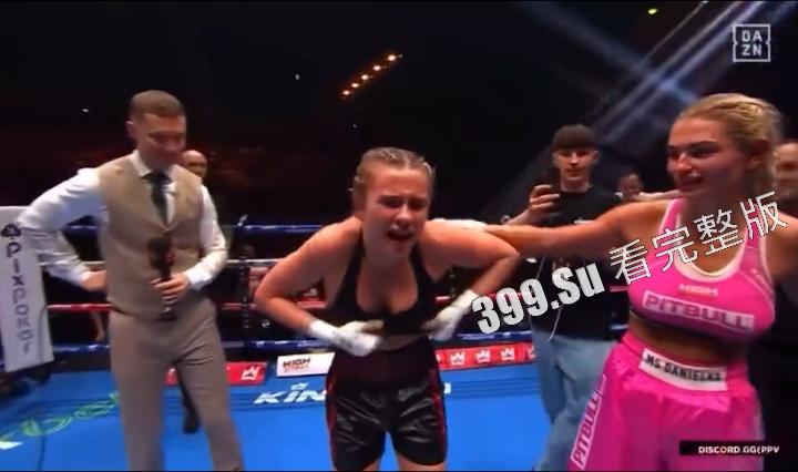 全网都在找的女网红拳击赛！OnlyFans模特Daniella Hemsley在直播拳击赛获得胜利后裸露胸部，深挖她拍摄的成人视频，果然独爱黑人（附拳击赛现场无码视图）-3