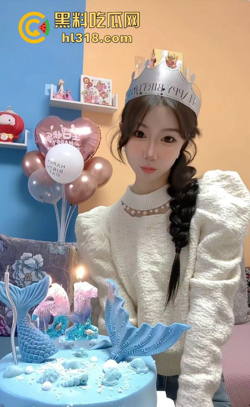 南开大学清纯少女【黄芳玲】网调视频曝光，宿舍水晶假屌自慰诱惑，出租屋上位骑乘疯狂榨精！-2