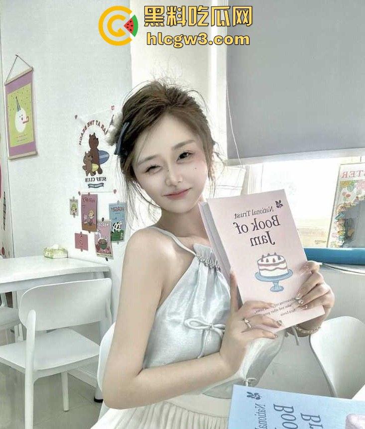 温州师范拜金荡妇【金依然】做外围 卖逼攒钱买名牌，揽客视频骚得不行，母狗姿势尽显吃相难看得要死！-7