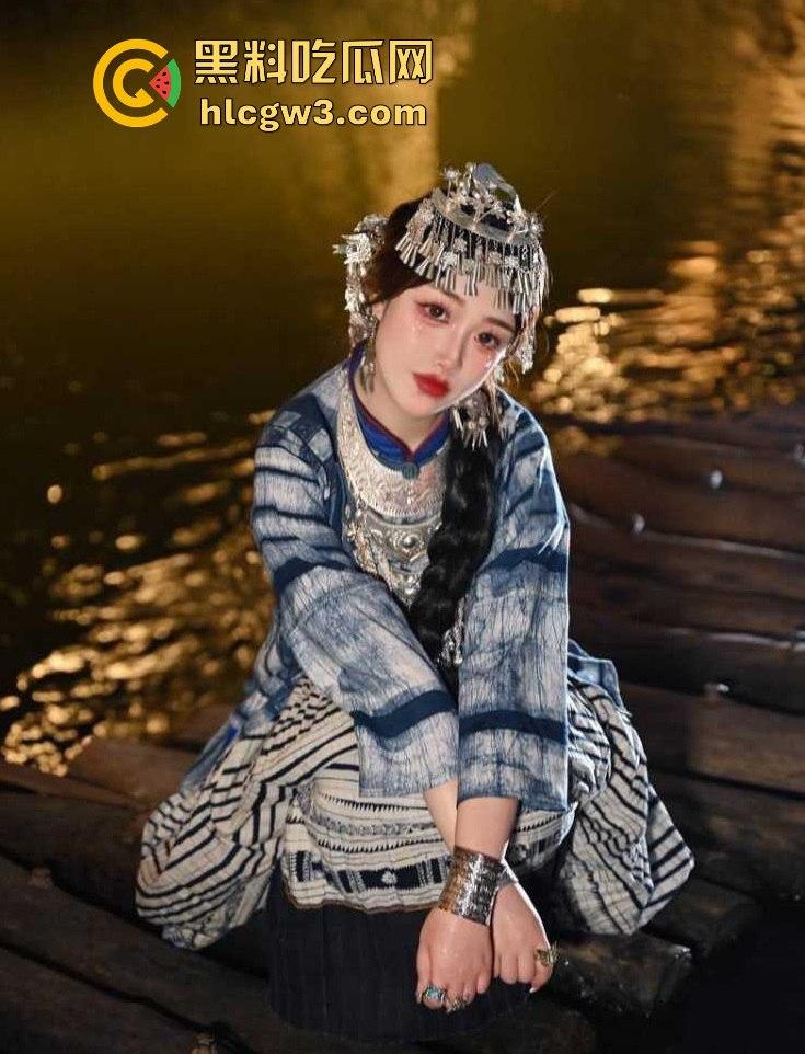 温州师范拜金荡妇【金依然】做外围 卖逼攒钱买名牌，揽客视频骚得不行，母狗姿势尽显吃相难看得要死！-10