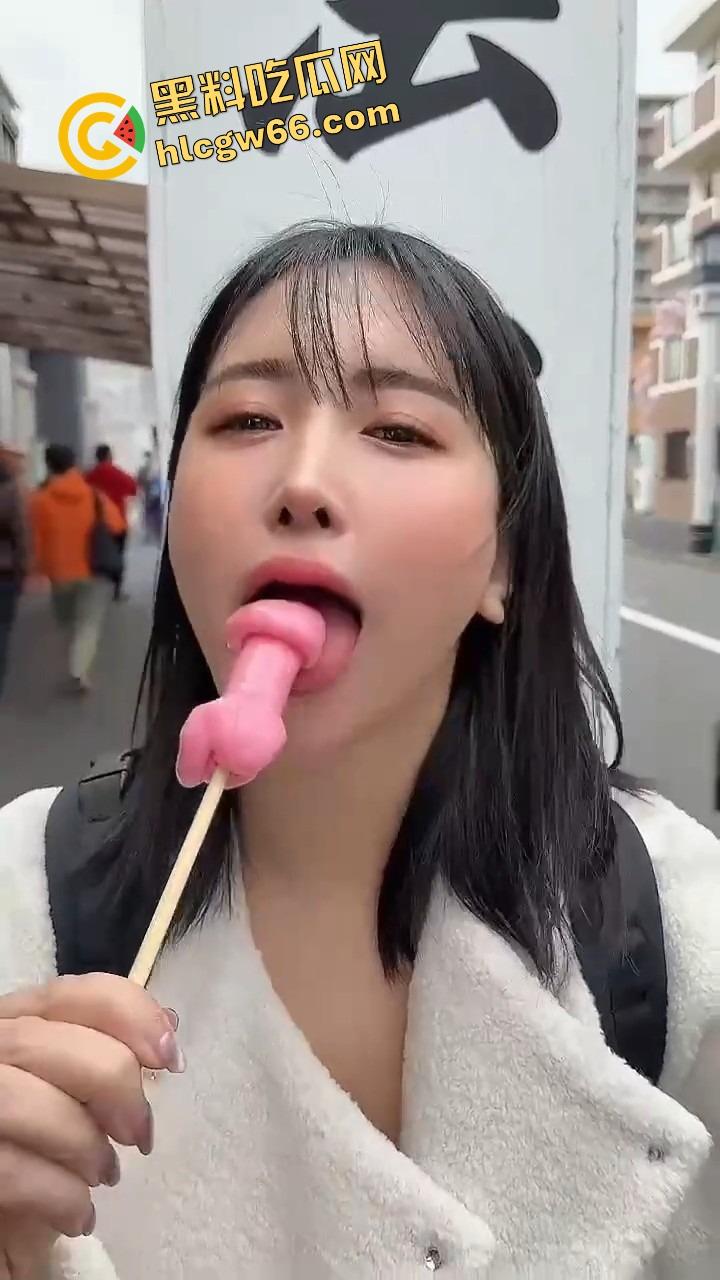 日本金枪节你见过没?川崎市年度阴茎大游行,全城举着老二走街串巷,还能边走边吃小弟造型章鱼烧?-9