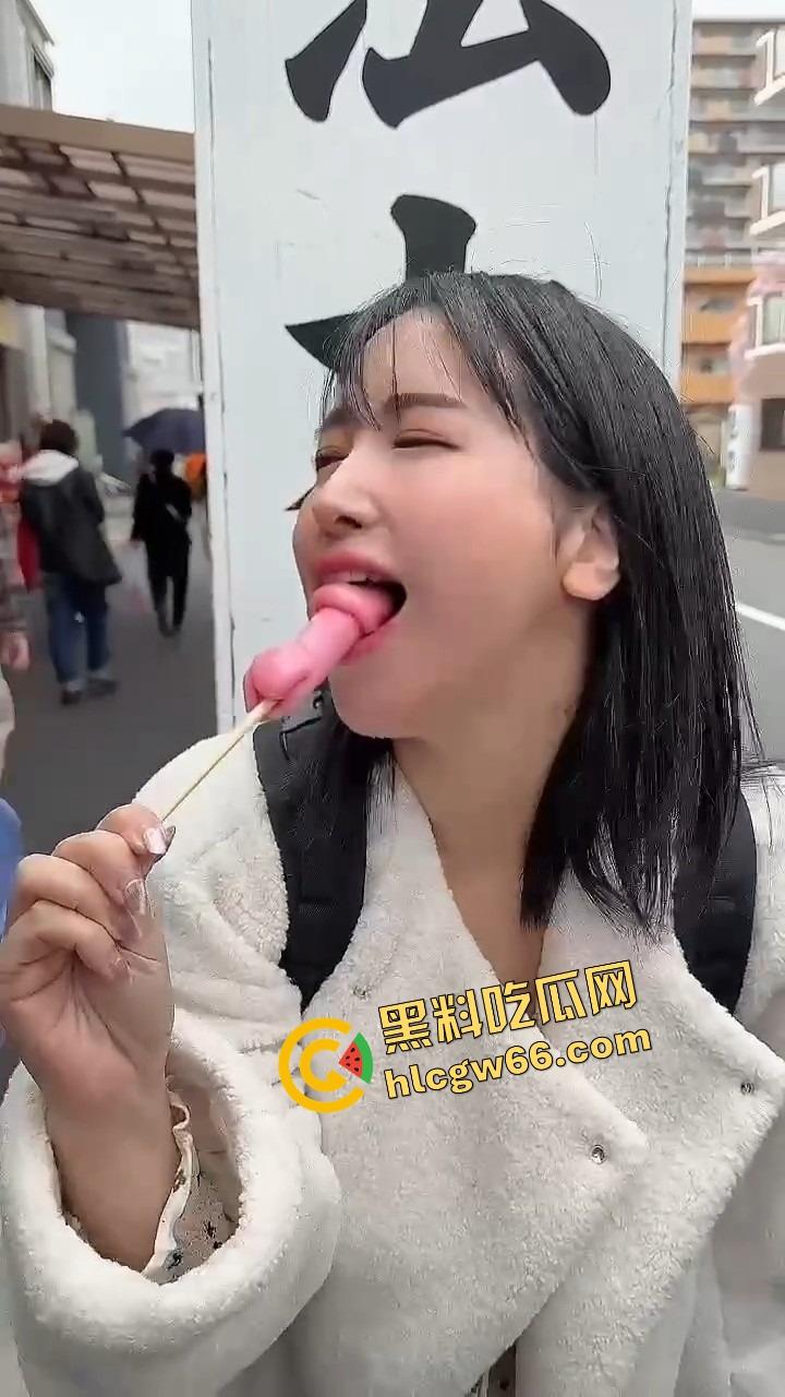 日本金枪节你见过没?川崎市年度阴茎大游行,全城举着老二走街串巷,还能边走边吃小弟造型章鱼烧?-12