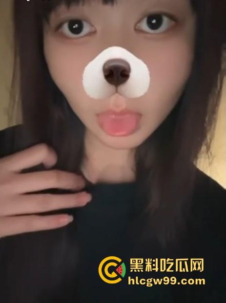 辽宁工商学院极品大三学姐【吴诗芸】给炮友拍裸照被玩腻后曝光，现实中很甜在床很骚。很有撸点！-2