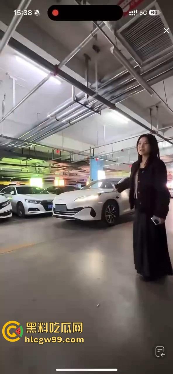 比亚迪海豹直播翻车，主播测试智能驾驶自动泊车，直接撞上车，吓得秒下播！比亚迪公关团队连夜上班？-7