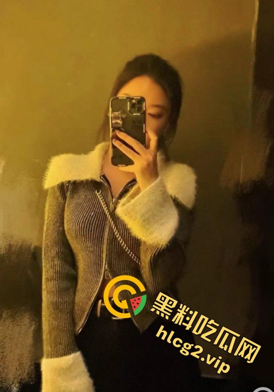 抖音19岁女主播『Candy』与榜一大哥1v1裸聊自慰视频曝光！揉搓美乳小穴！-2