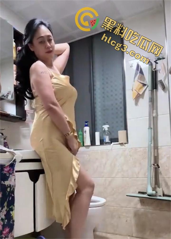 湖北风韵犹存老熟女『冯永华』玩短视频情趣肉棒自插骚穴 逼肥肉厚淫水流淌 淫叫连连-2