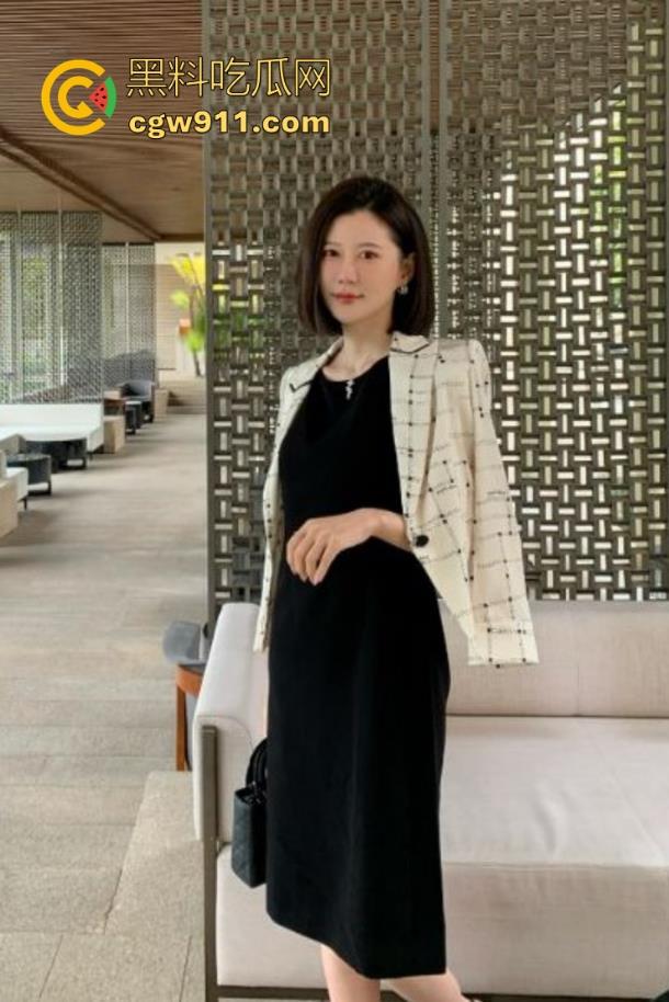 骚婶淫水倒灌入脑，再度发情主动求虐，狗链子勒紧婶婶的逼逼，掰开白虎逼迎合打桩！-3