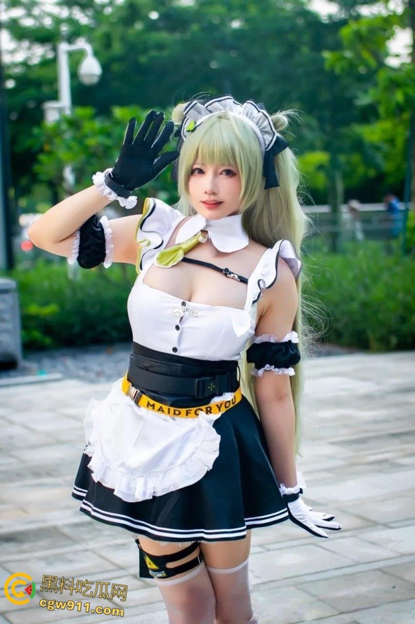 推特极品嫩妹【荒井喵喵】，甜美长相火辣身材，透明旗袍抖奶热舞， 吊带灰丝揉奶诱惑，这颜值和身材都够撸一发了！-1