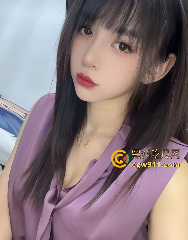 深圳超嫩反差母狗【樊柔莹】情趣装自拍撩富二代，酒店浴室后入骑乘，边操边自拍，骚的一批！-1