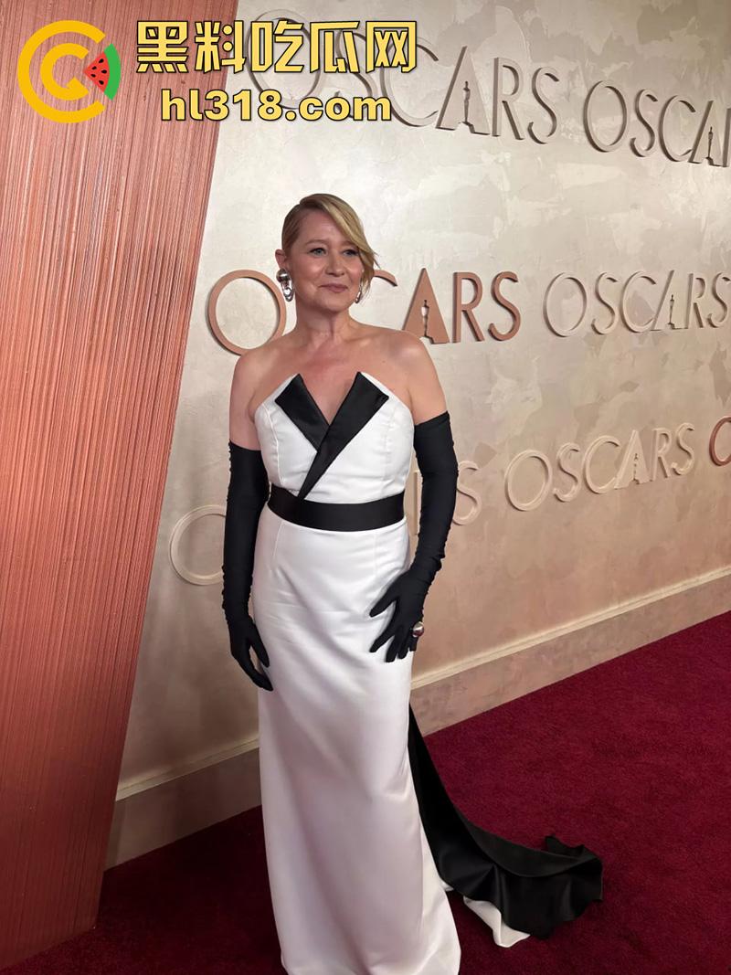 丹麦影后真枪实弹出演《女王诱罪》，后妈背着老公勾引继子，真实口交后入，找回久违的激情，太刺激了!-2