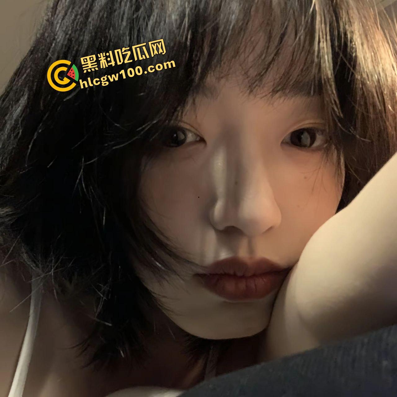 海南文昌反差骚鸡人妻【蒋怡琳】与猛男房间各种姿势，爆操白虎无毛骚逼，独家曝光流出！-1