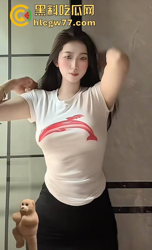 抖音擦边网红【小也很辣】与金主啪啪调教视频最新流出，顶级巨乳大战金主巨屌 身材没得说直呼受不了！-2