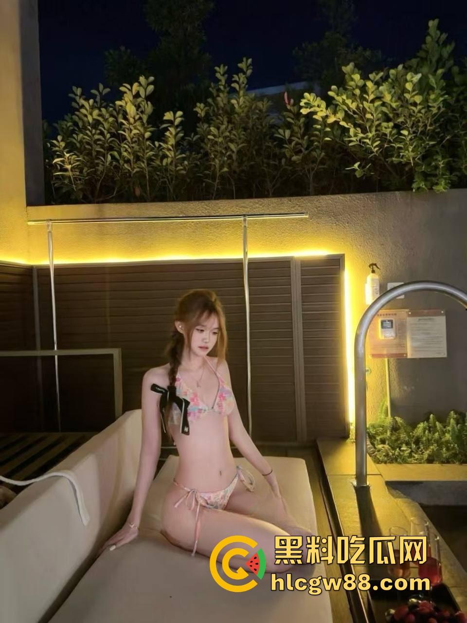 广东20岁抖音小骚货【yona】嫩逼开秀,肉丝裹腿视频求操，掰穴自慰粉鲍嫩得滴水！-7