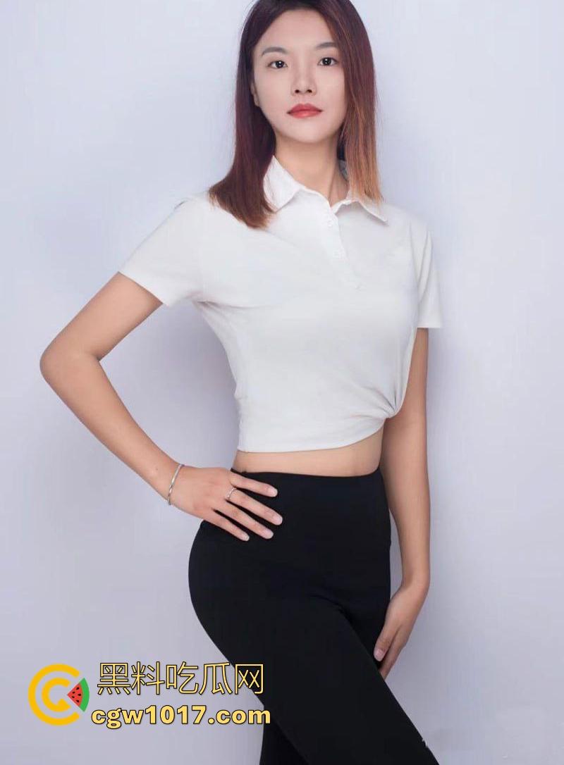 广州电商白领【魏文然】婚内出轨，良家少妇性瘾极强 ，露脸被暴操爽到浪叫震天，从职场精英到私下放荡！-3