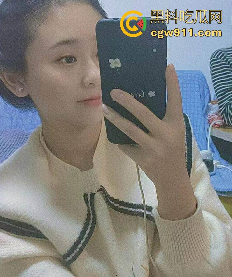 武汉大学极品学妹【姚雯莹】网调约炮拍性爱视频，淫荡堕落成听话母狗，嘴含内裤扣逼自慰淫骚至极！-1