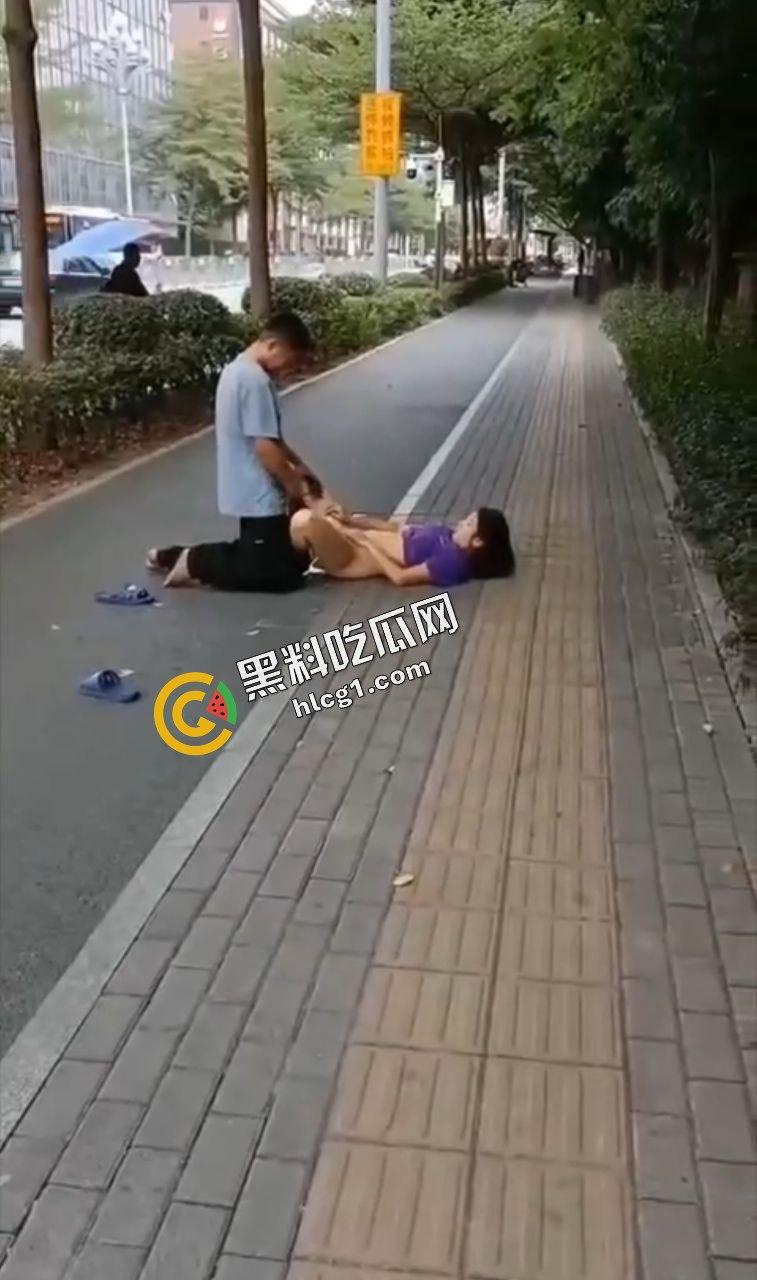 贵州遵义 一对饥渴中年夫妇寻刺激 街边脱衣直接开操 旁边大哥一直笑-5