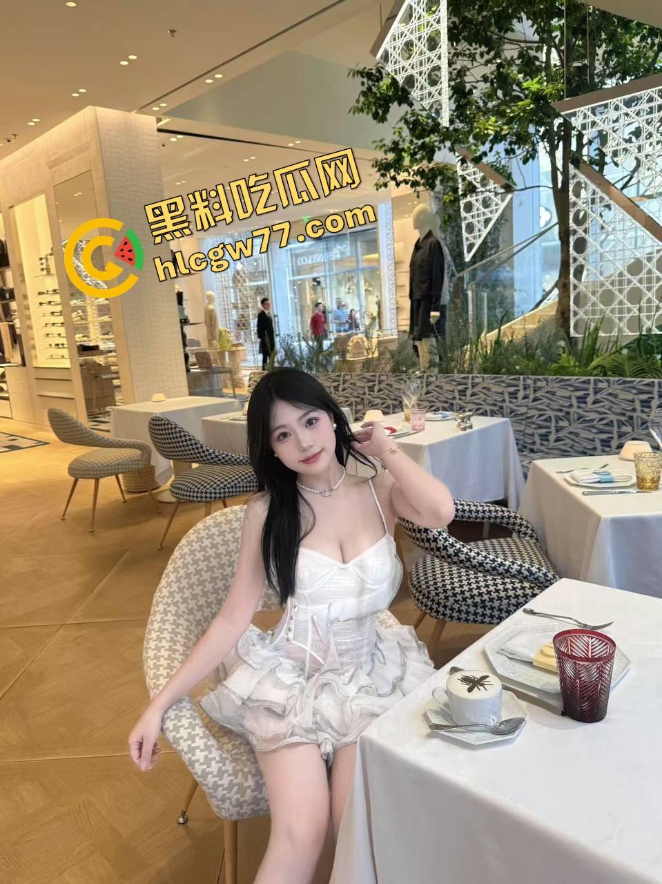 西安女大学生『希昭』私密照流出，室外露出成瘾，蜜桃臀主动无套上位，母狗潜质爆棚！-8