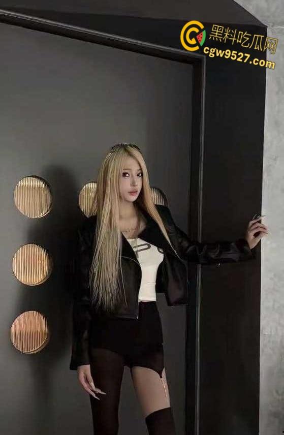 极品清纯女友【宋雨文】，微胖的身材干起来才是最带感的，托着蜜桃臀女上骑乘，呻吟声魅惑入骨 !-2