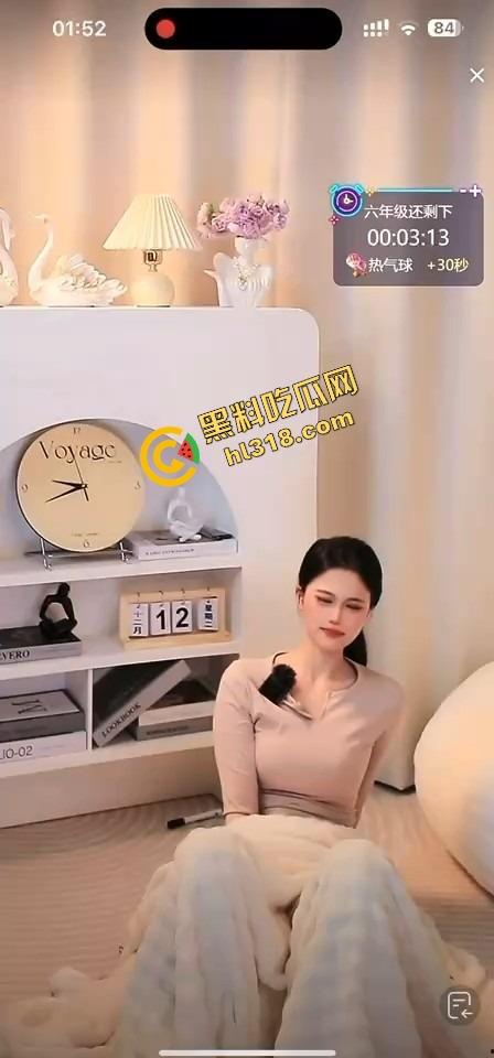 抖音女主播跳蛋十分钟大挑战，毛毯底下裙子塞着疯狂颤抖，直播忍到高潮爽到直喊老公！-5