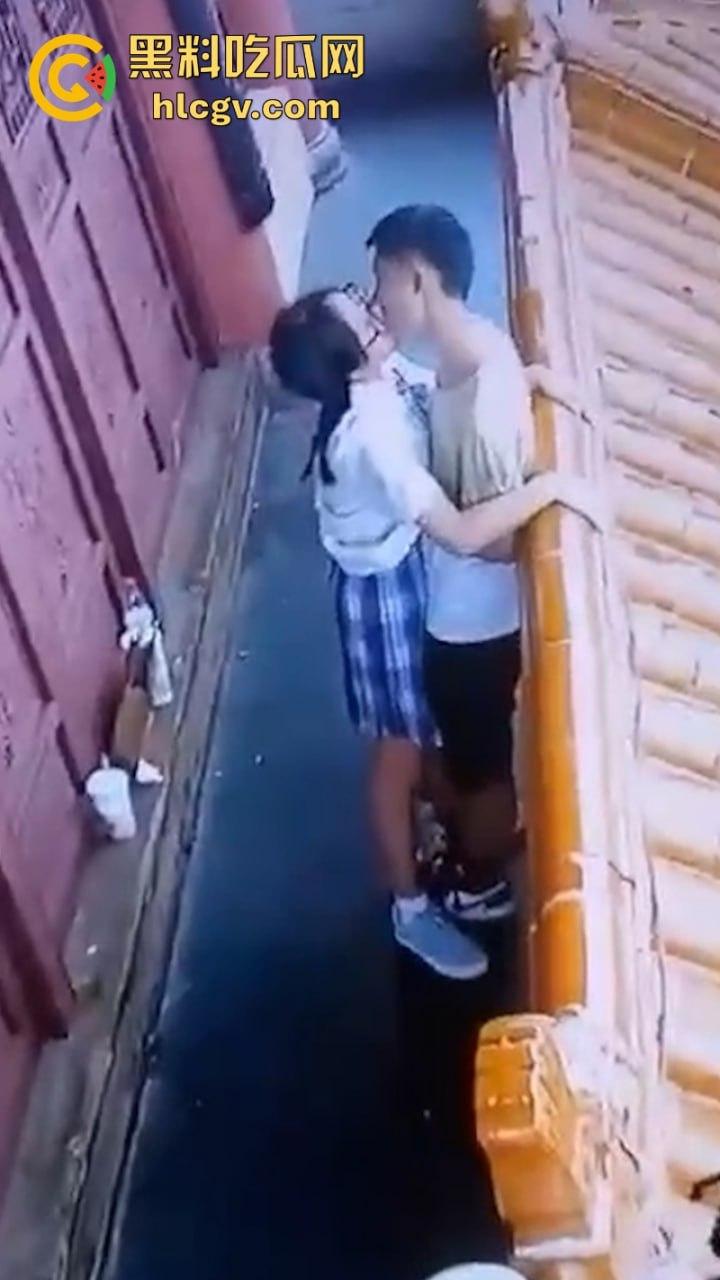 河南老君山风景区监控泄密 工程学院朱婷与男友露天啪啪视频曝光-5