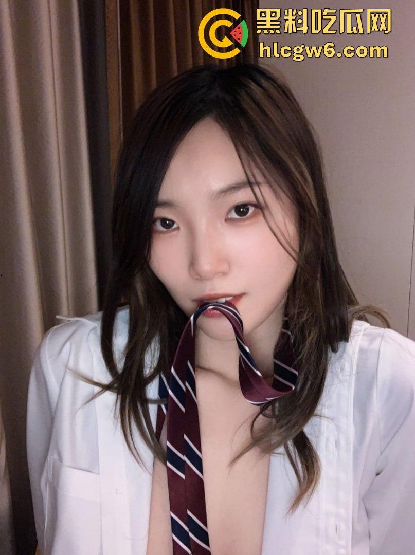 南京中医药大学红发学生妹『 徐思涵』陪金主伴游 白天是摄影师晚上是肉便器 情趣内衣换着花样骚视频流出！-11