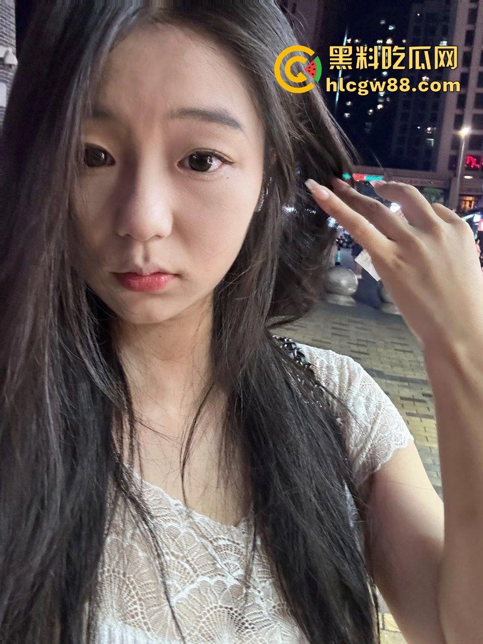 四川榨精机器丰满肉感少妇【黄静】找长期炮友各种爆操满足骚逼，在她屁股下撑不了1分钟！-1