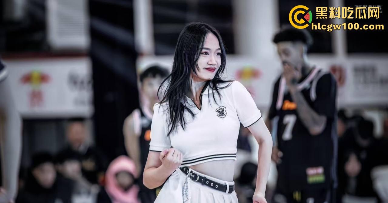 新年第一瓜！福建华侨大学啦啦队女神『应亚菲』背着男友跨年约炮，炮友发视频挑衅感谢新年礼物伤害拉满了！-5