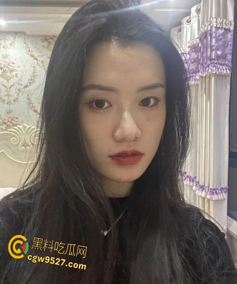 青岛已婚少妇【林昕怡】，酒店调教视频曝光，被金主骑乘口爆，扇臀玩穴调教，场面淫靡不堪 ！-3