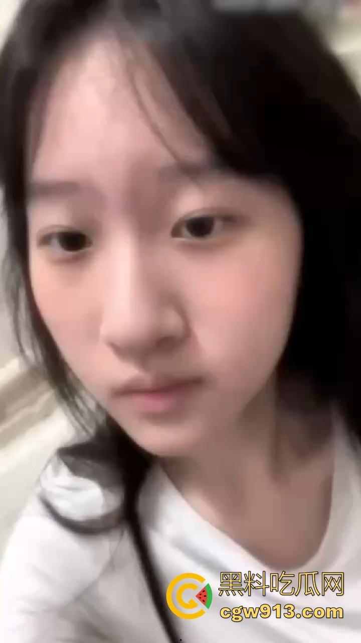 广州大学乖乖学妹【沈清水】可爱少女淫乱生活曝光，清纯少女露脸刺激性爱，反差极大这哪像清纯少女！-1