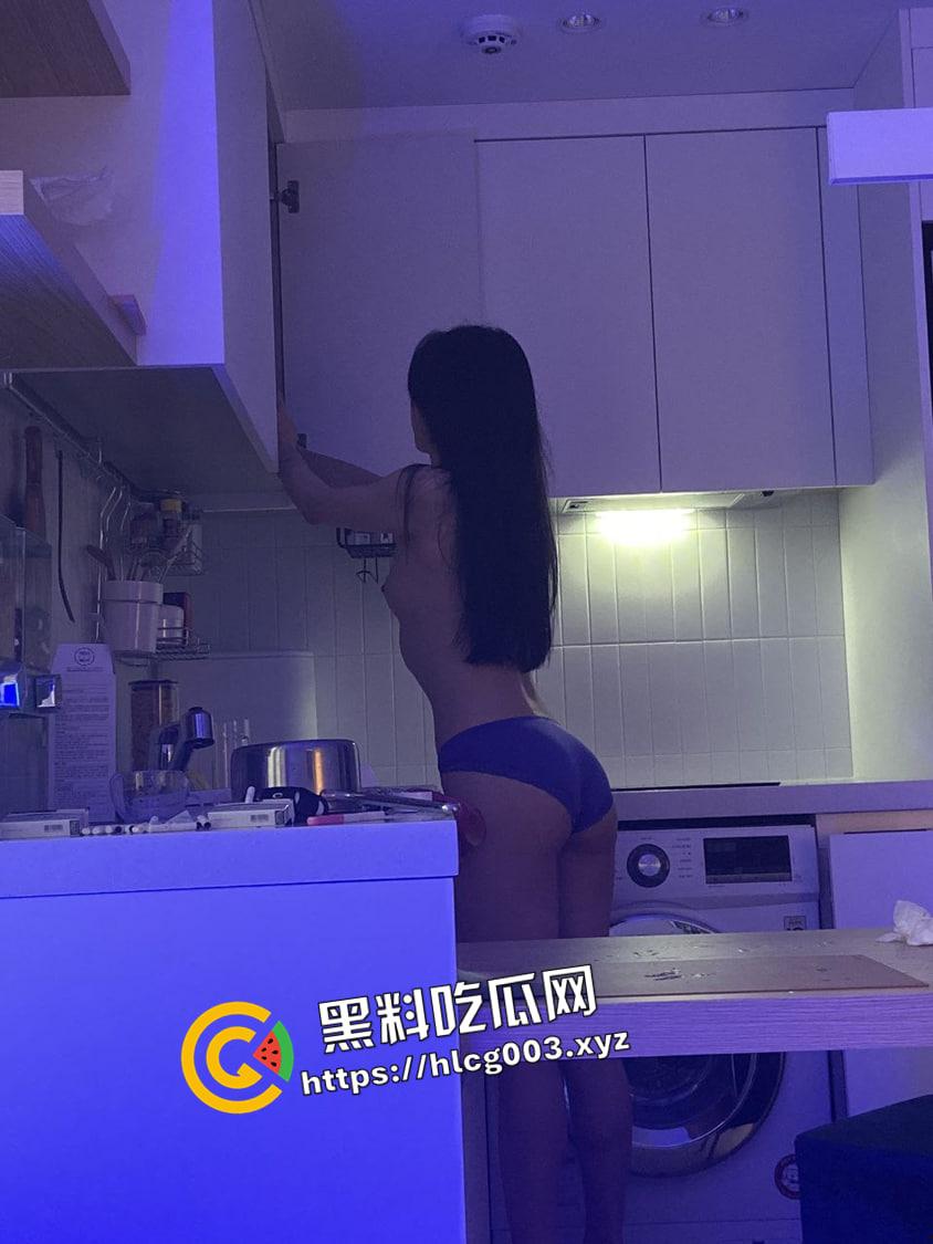 推特暗黑风SM情侣【msgcp】高颜值圣水调教 牵着绳子窒息深喉 爽撸福利-9