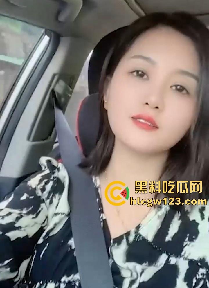 抖音熟女网红 【陈佳儿】直播打pk输了 处罚烟头烫舌针扎胸 狂野大胆作风 是个狠角色！-2