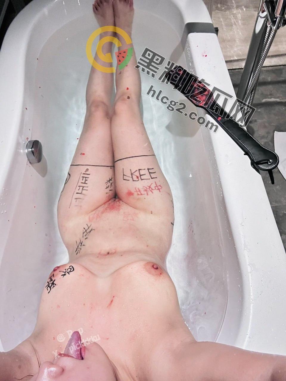 美女大尺度玩露出，飞机上露出自，户外放飞自我刺激无限！-7