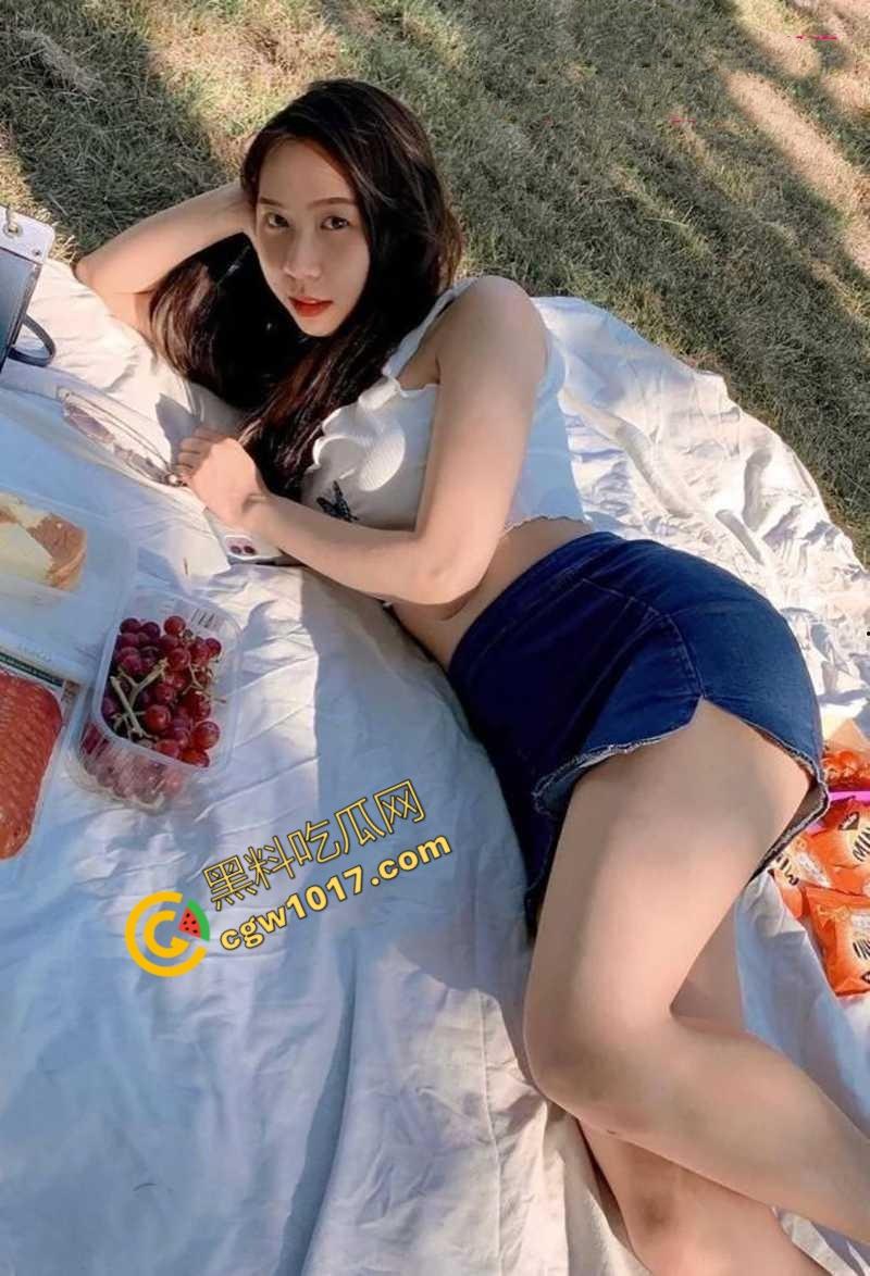 北京金融白领【韩雨婷】偷情视频爆光：日常贤妻夜间荡妇，办公室与领导交欢，深喉跪舔无下限，淫贱至极！-2