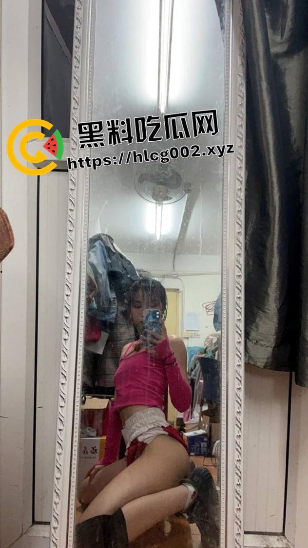南京艺术学院女大学生宿舍露出！舞蹈生的修长美腿 未经开发的美鲍鱼 秀色可餐啊-4