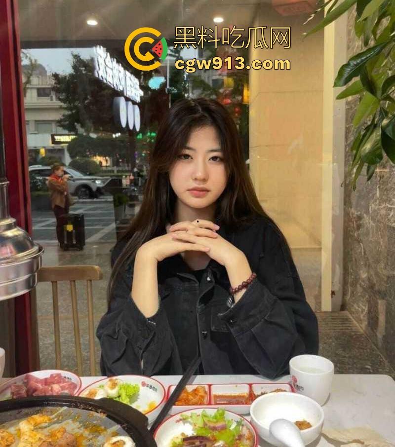 郑州大学清纯女大【李清清】分手后遭男友泄密私拍，身材丰腴肉感十足，是一位不可多的的极品炮架！-2