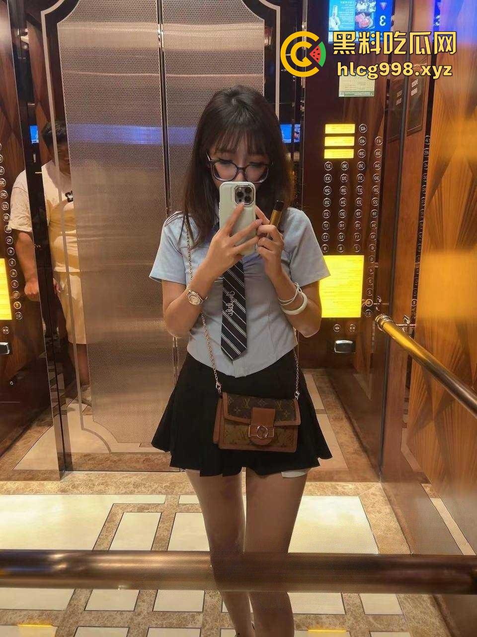 上海国企职工【舒涵雨】傍上司，渔网黑丝穿给上司看！男友出门就开房，出轨全程录屏留念！-2