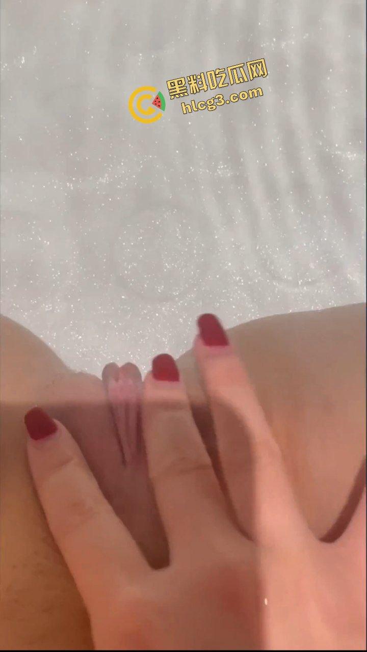 广州顶级外围反差婊『晴晴』05年胯下母狗 各种情趣啪啪合集 电影院多场景 撸点爆满！-5